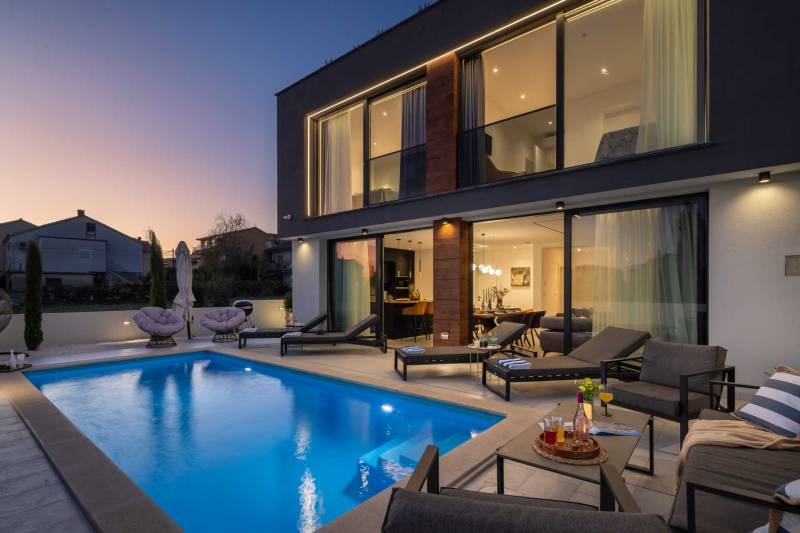 Luxusvilla Lux mit beheiztem Pool Split