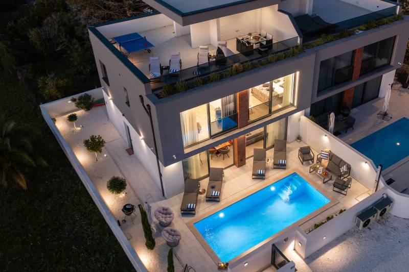 Luxusvilla Lux mit beheiztem Pool Split