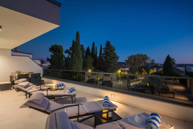 Luxusvilla Lux mit beheiztem Pool Split