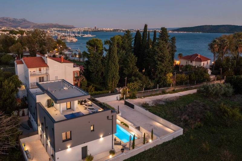 Luxusvilla Lux mit beheiztem Pool Split