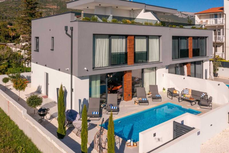 Luxusvilla Lux mit beheiztem Pool Split