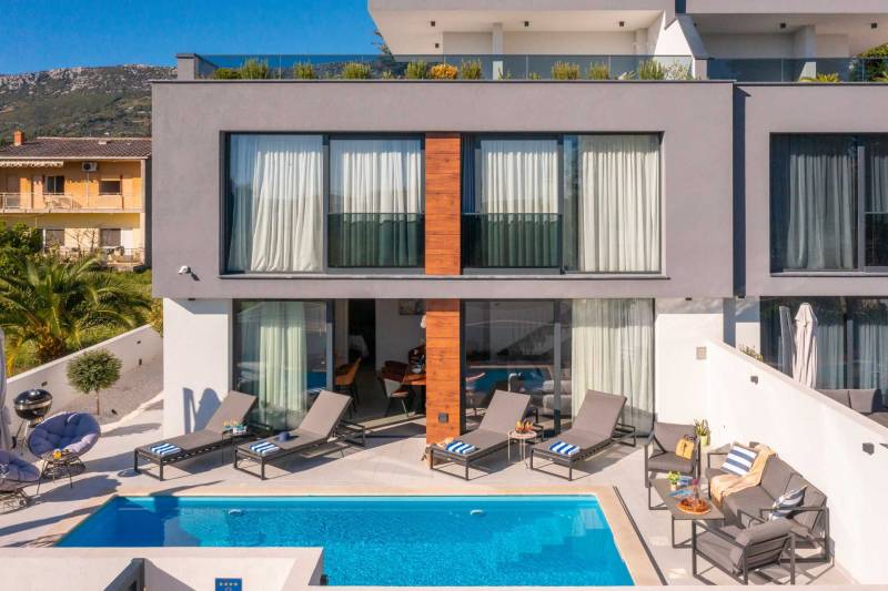 Luxusvilla Lux mit beheiztem Pool Split