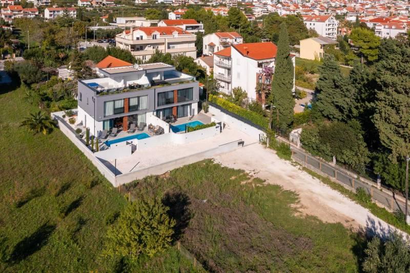 Luxusvilla Lux mit beheiztem Pool Split