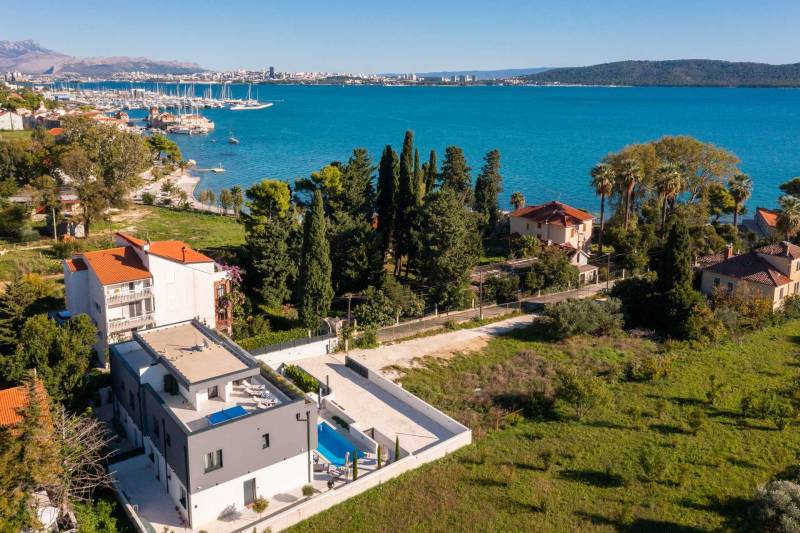 Luxusvilla Lux mit beheiztem Pool Split