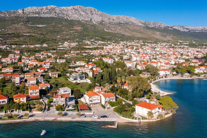 Luxusvilla Lux mit beheiztem Pool Split