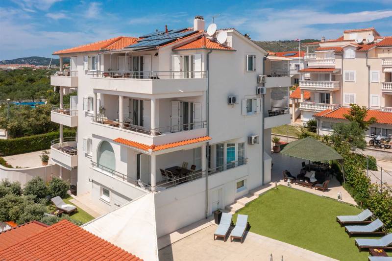 Apartment Arausa with Pool IV Šibenik