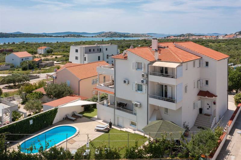Apartment Arausa with Pool IV Šibenik