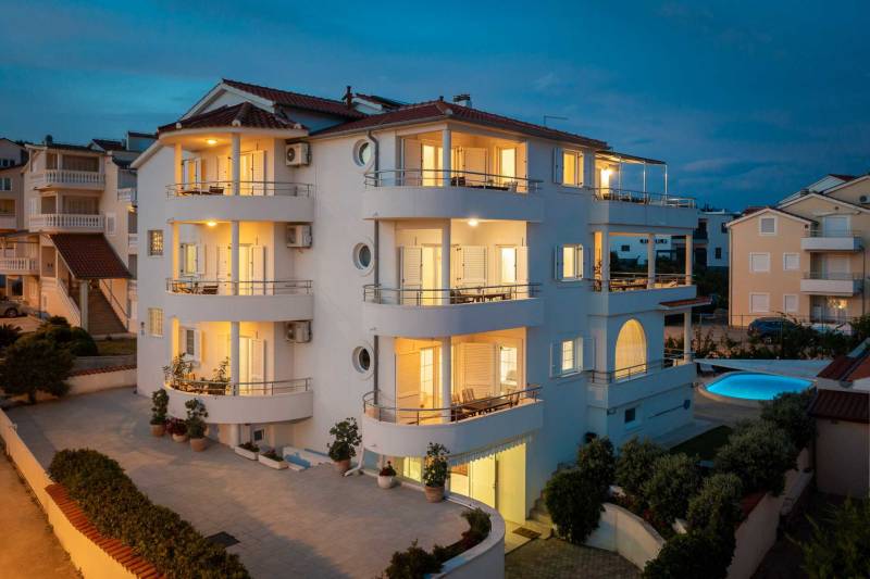 Apartment Arausa with Pool VII Šibenik