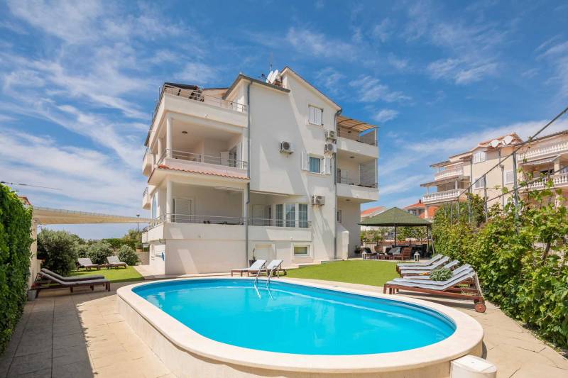 Apartment Arausa with Pool VII Šibenik