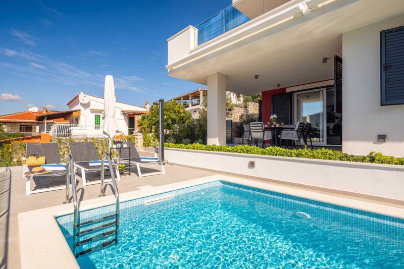 Vila Mila M s Bazenom na Plaži Trogir