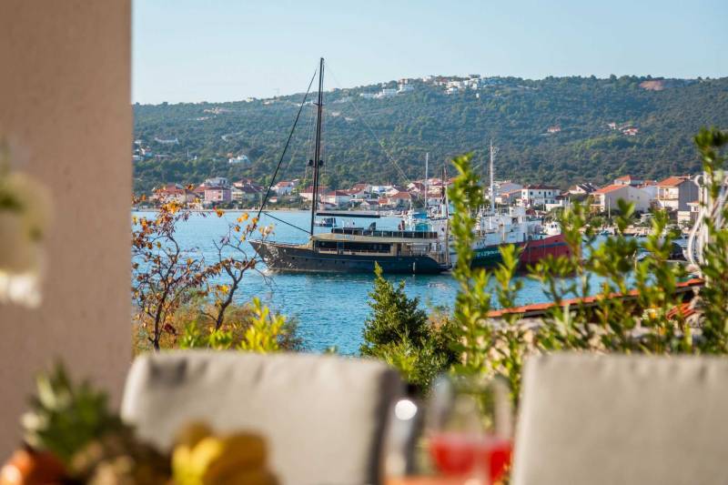 Vila Mila M s Bazenom na Plaži Trogir