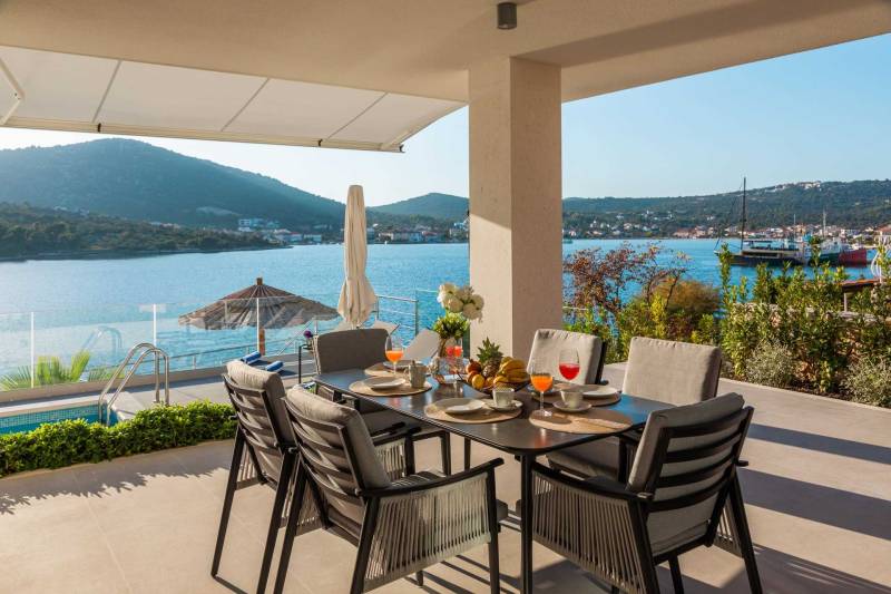 Vila Mila M s Bazenom na Plaži Trogir