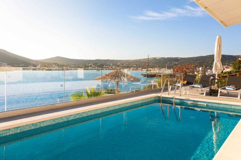 Vila Mila M s Bazenom na Plaži Trogir