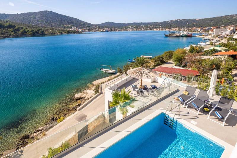 Vila Mila M s Bazenom na Plaži Trogir