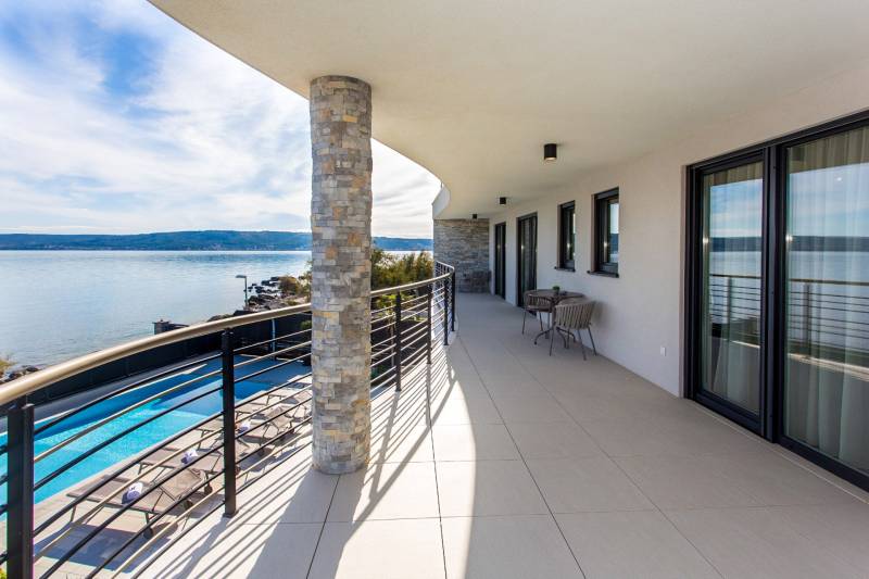 Vila Atlantis na Plaži s Bazenom Trogir