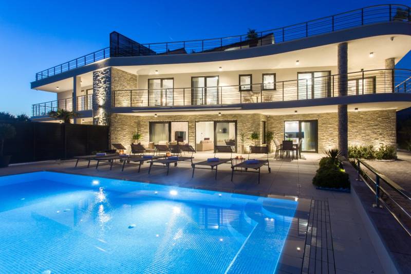 Vila Atlantis na Plaži s Bazenom Trogir