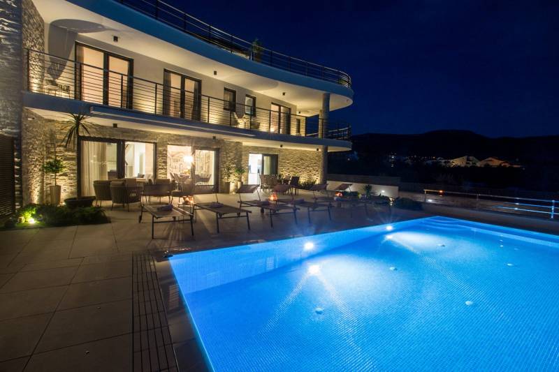 Vila Atlantis na Plaži s Bazenom Trogir