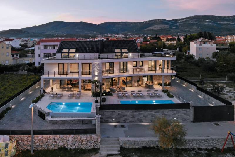 Vila Atlantis na Plaži s Bazenom Trogir
