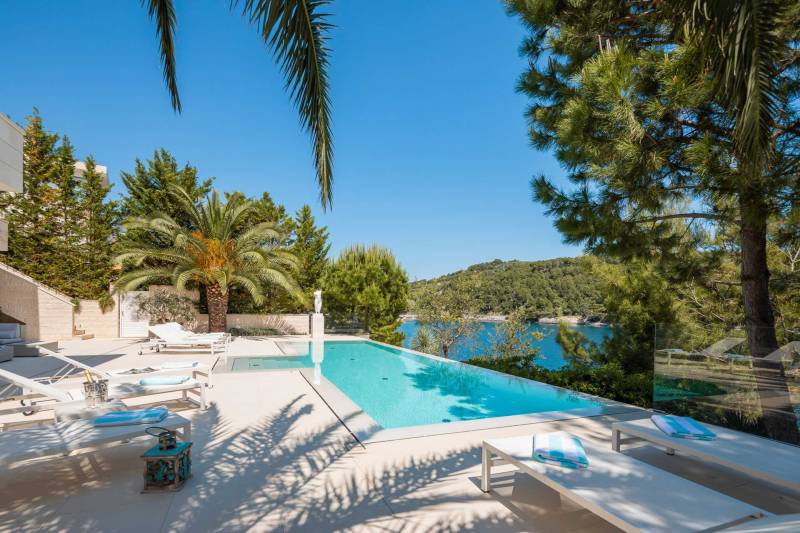 Beachfront Villa Seven Sins with Pool