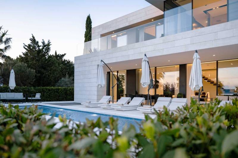 Luxury Villa Spectre with Pool