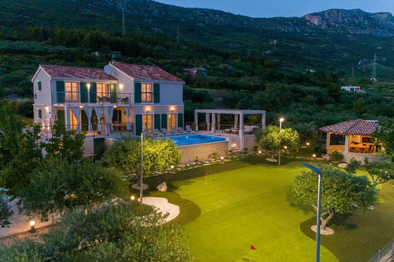 Villa Blue Ivy with Heated Pool