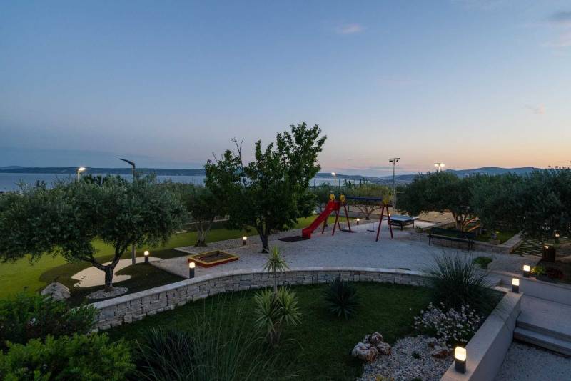 Villa Blue Ivy mit Beheiztem Pool Split