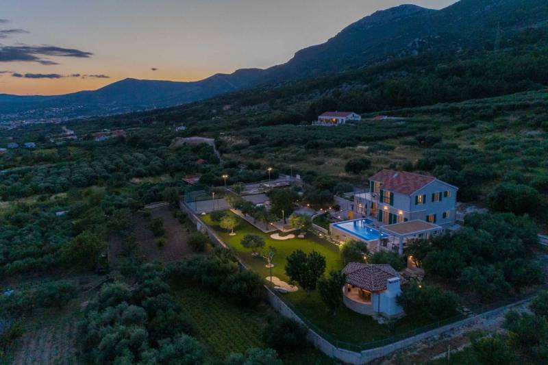 Villa Blue Ivy mit Beheiztem Pool Split