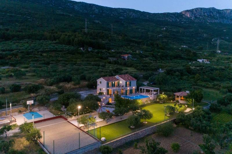 Villa Blue Ivy mit Beheiztem Pool Split