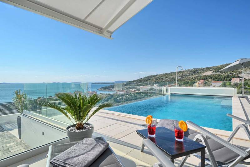 Villa Surfline mit Pool Primošten