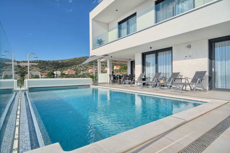 Villa Surfline mit Pool Primošten