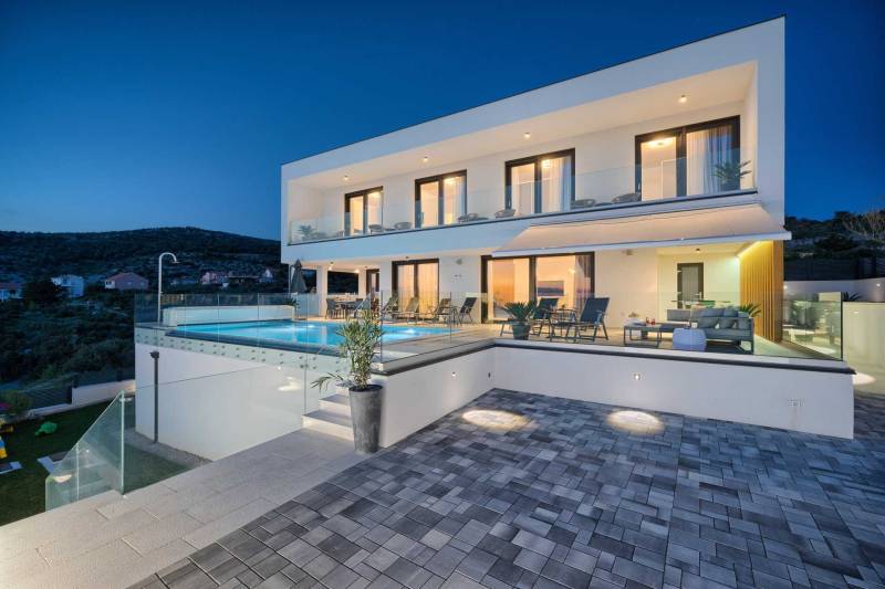 Villa Surfline mit Pool Primošten