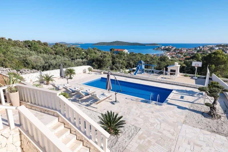 Villa Regina Azzurra with Pool
