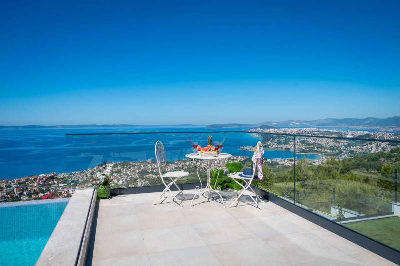 Villa Naaria mit Pool Split