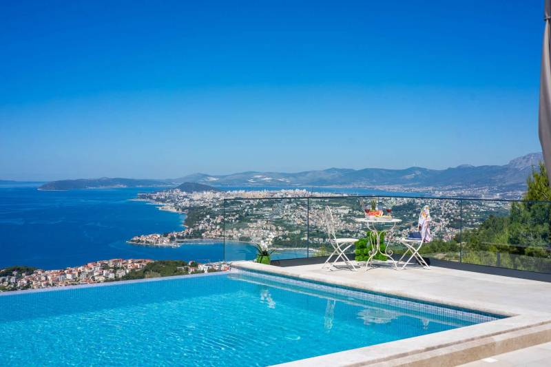 Villa Naaria mit Pool Split