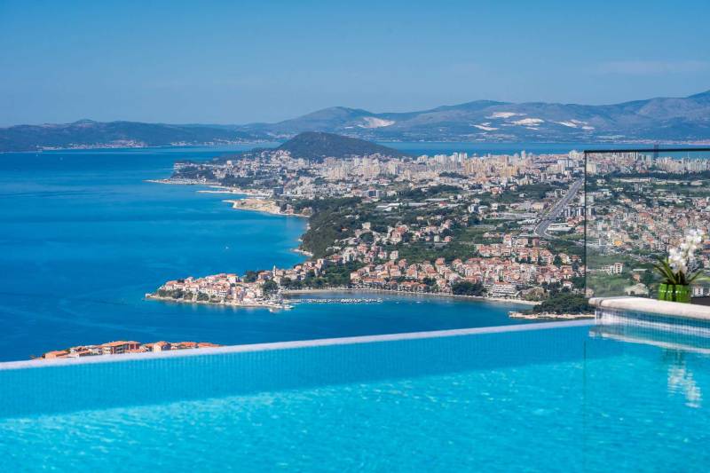 Villa Naaria mit Pool Split