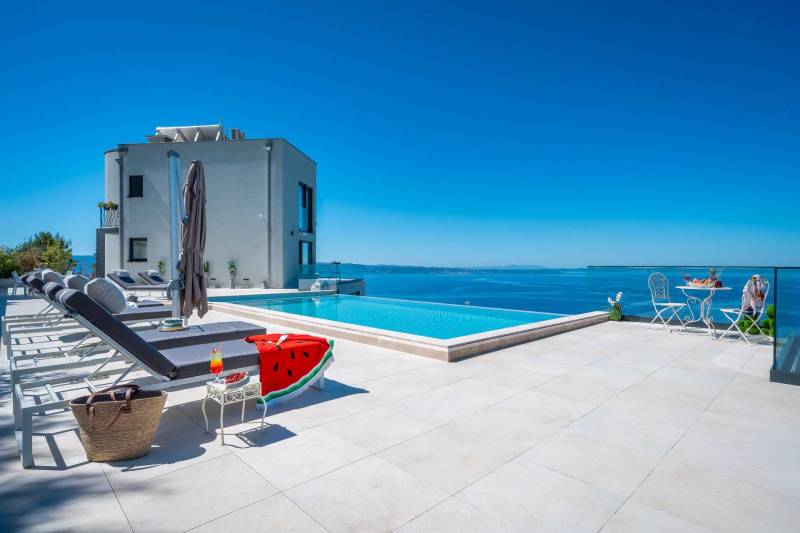 Villa Naaria mit Pool Split