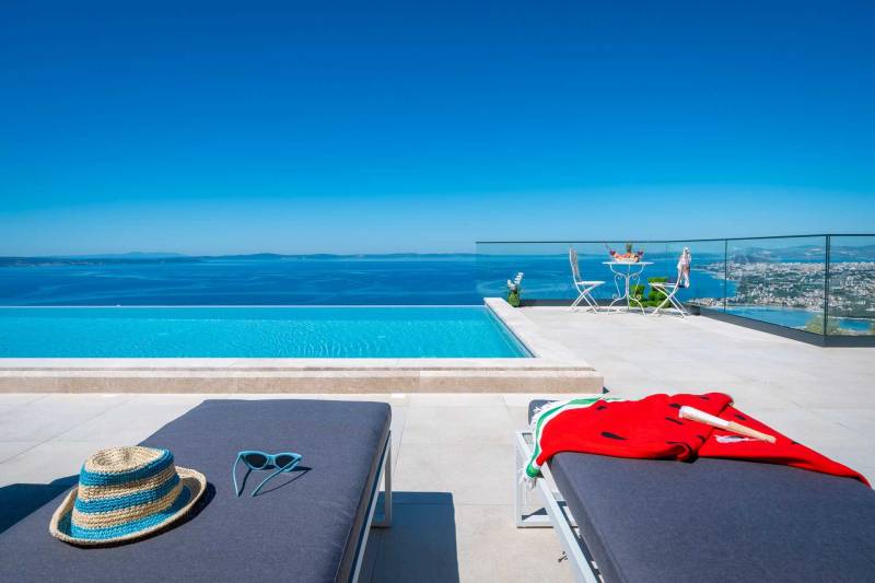 Villa Naaria mit Pool Split