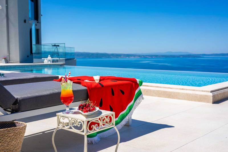 Villa Naaria mit Pool Split