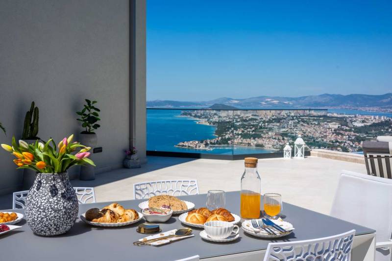 Villa Naaria mit Pool Split