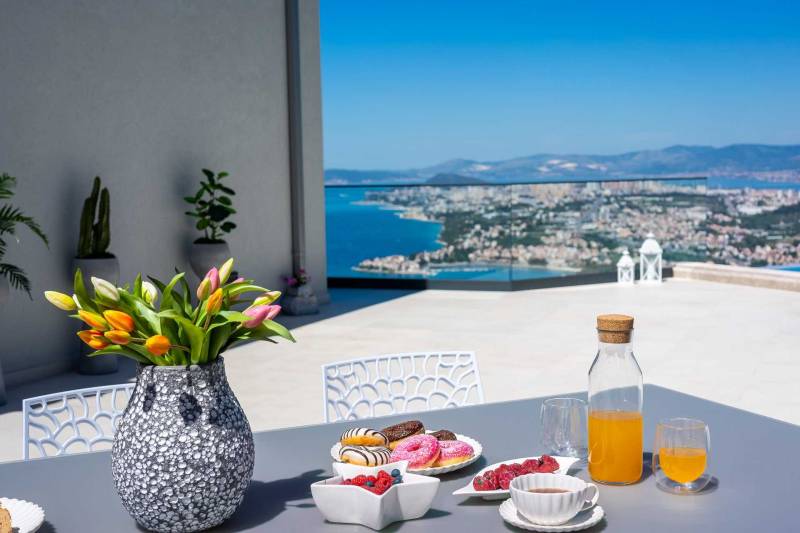 Villa Naaria mit Pool Split