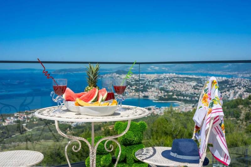Villa Naaria mit Pool Split