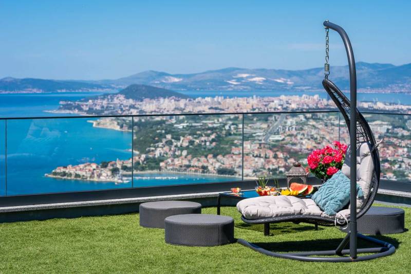 Villa Naaria mit Pool Split
