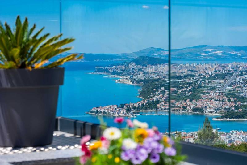 Villa Naaria mit Pool Split