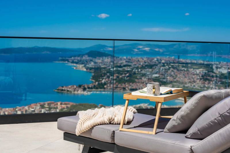 Villa Naaria mit Pool Split