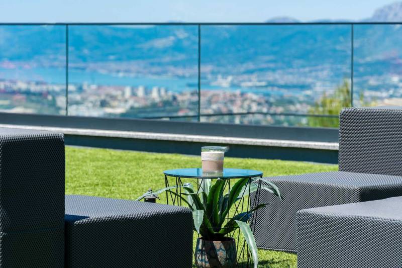 Villa Naaria mit Pool Split