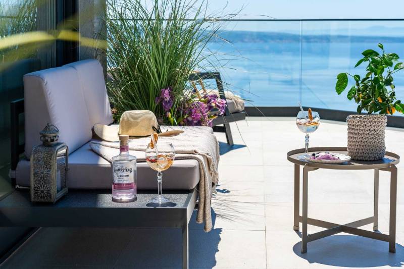 Villa Naaria mit Pool Split
