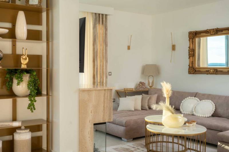 Villa Naaria mit Pool Split