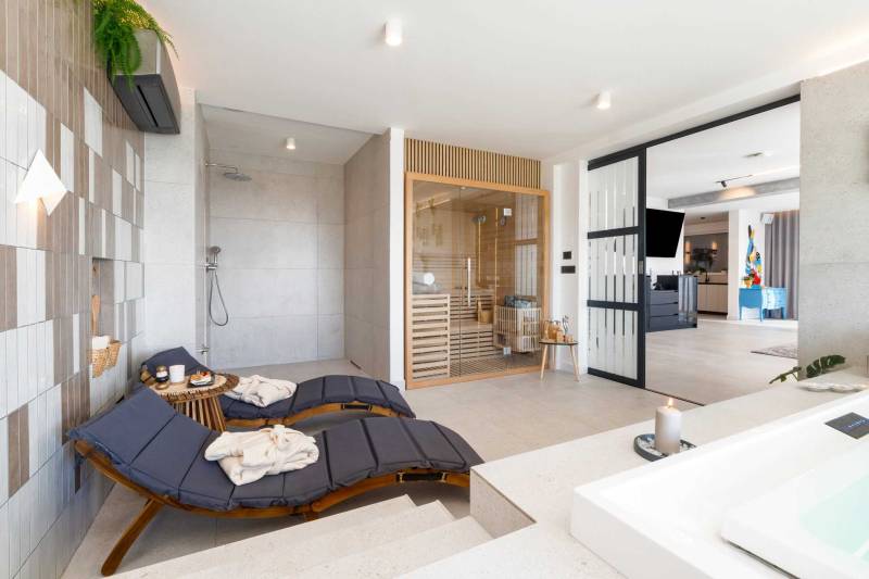 Villa Naaria mit Pool Split