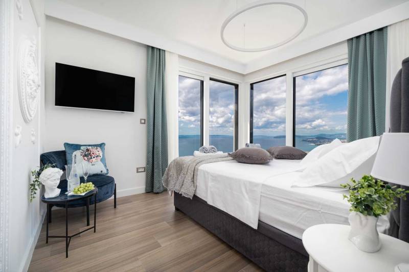 Villa Naaria mit Pool Split