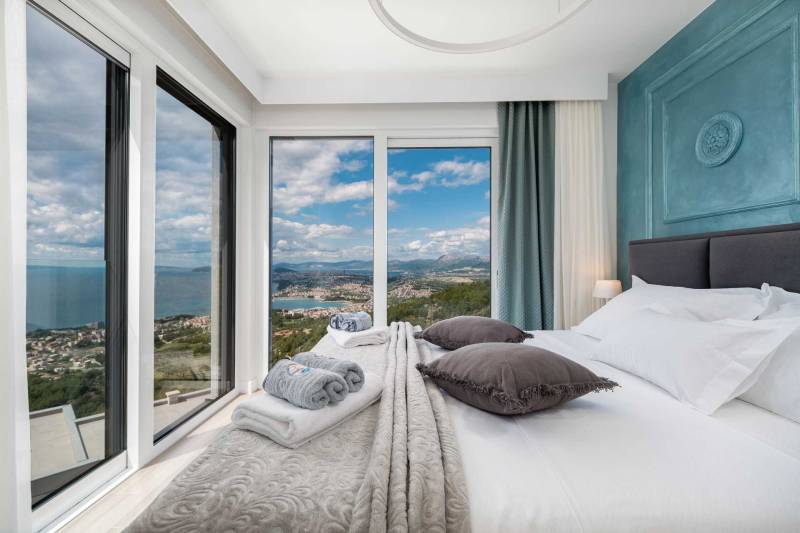 Villa Naaria mit Pool Split